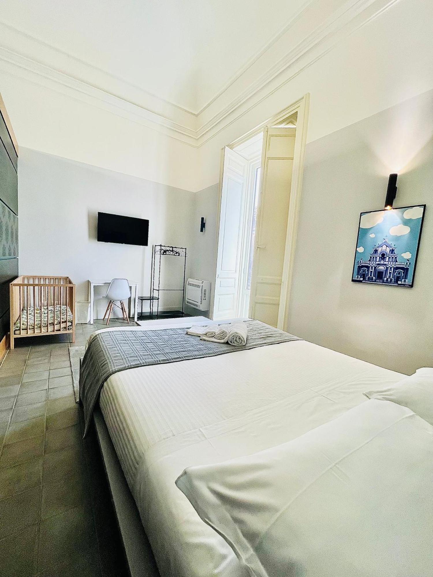 Ruanera Hotel คาตาเนีย ภายนอก รูปภาพ